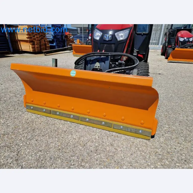 TYM All-Wheel-Drive Compact Tractors for Winter Use and HONDA Single-Axle Snow Plows-22