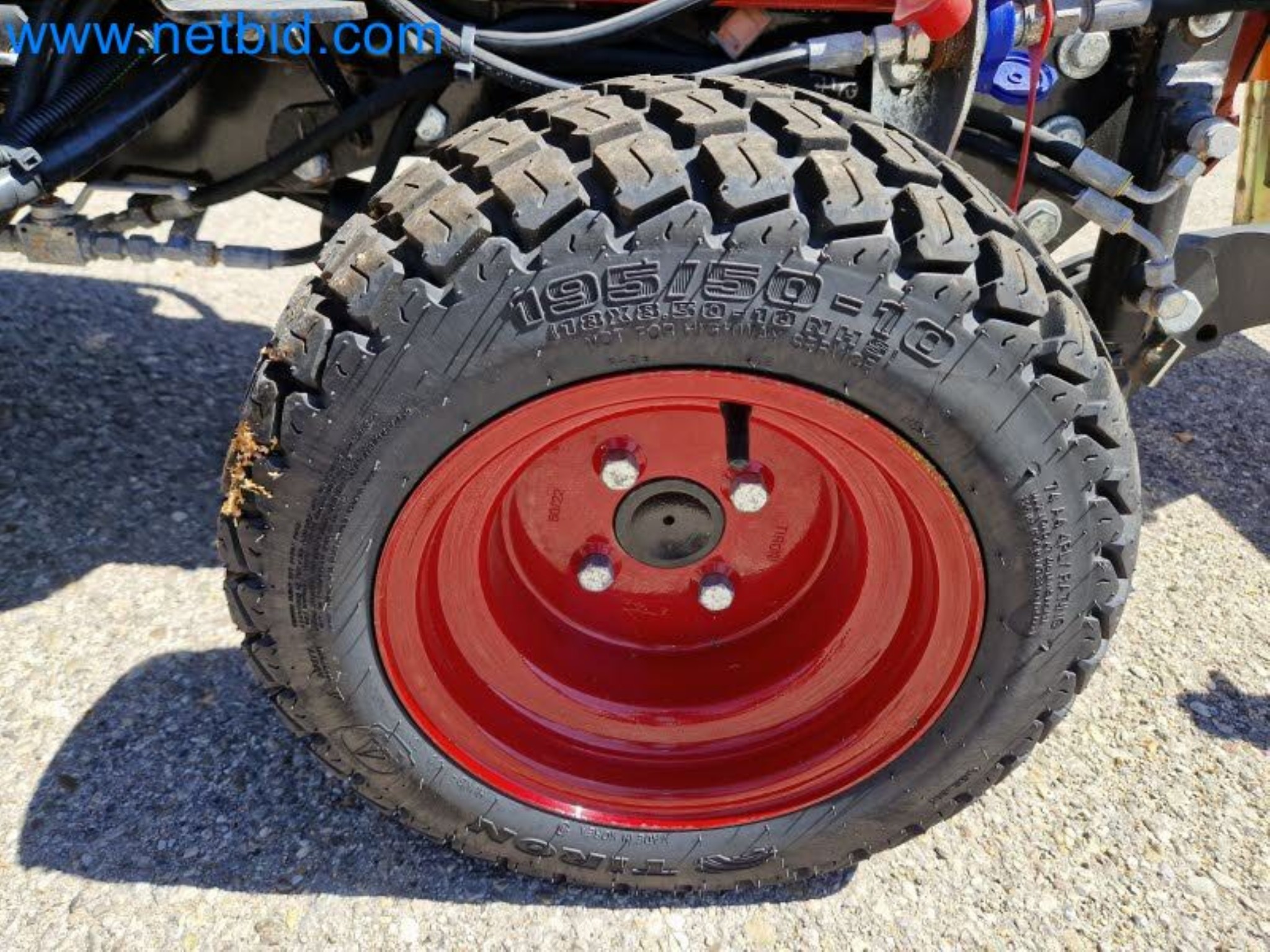 TYM All-Wheel-Drive Compact Tractors for Winter Use and HONDA Single-Axle Snow Plows-39