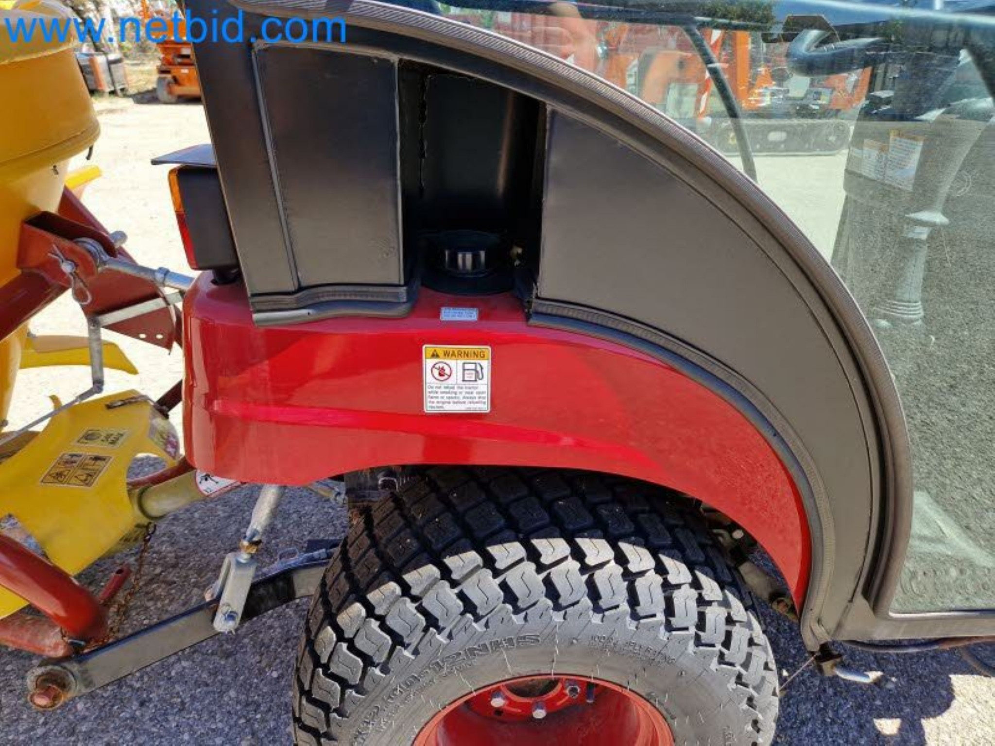 TYM All-Wheel-Drive Compact Tractors for Winter Use and HONDA Single-Axle Snow Plows-6