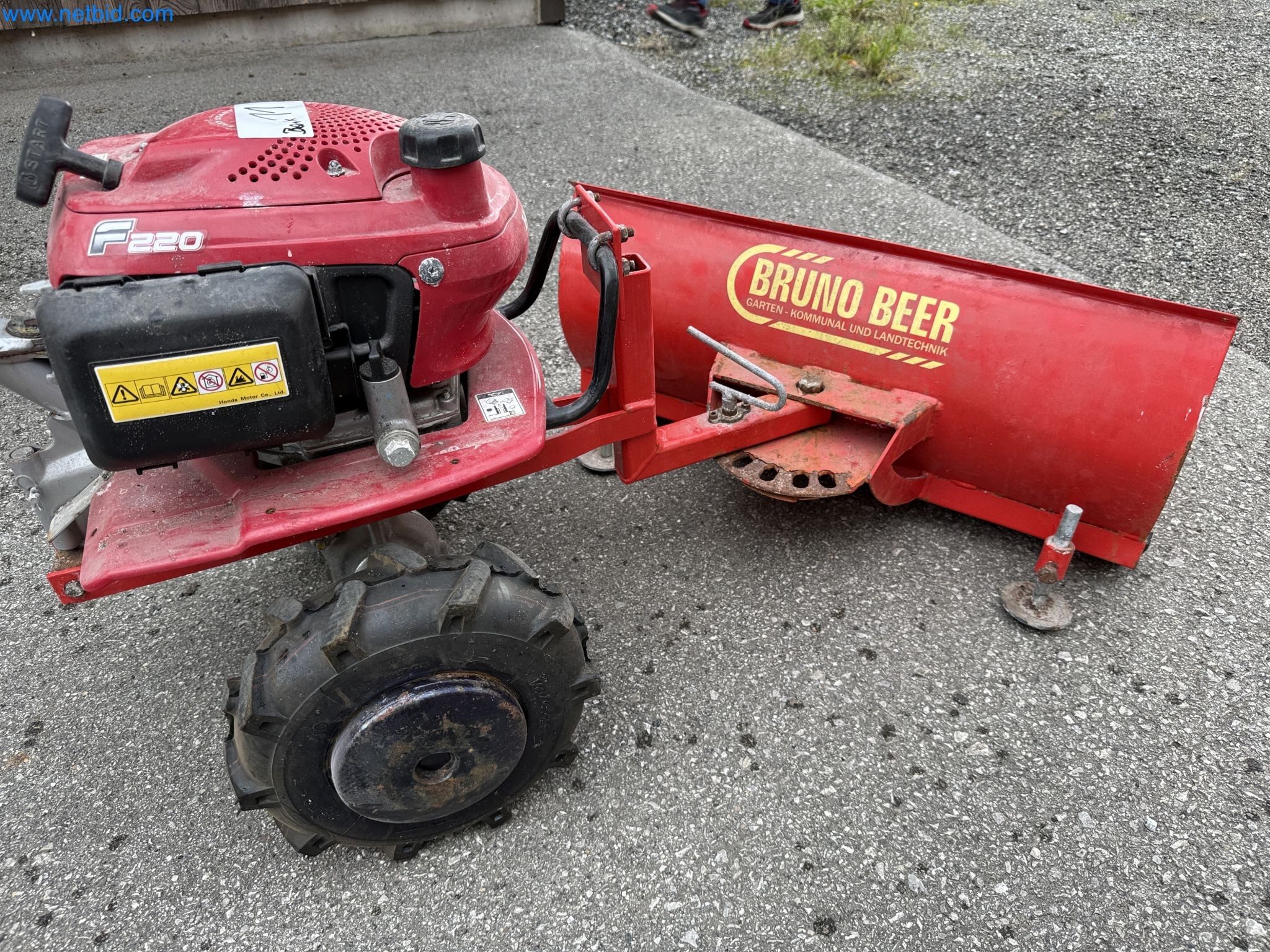 TYM All-Wheel-Drive Compact Tractors for Winter Use and HONDA Single-Axle Snow Plows-6