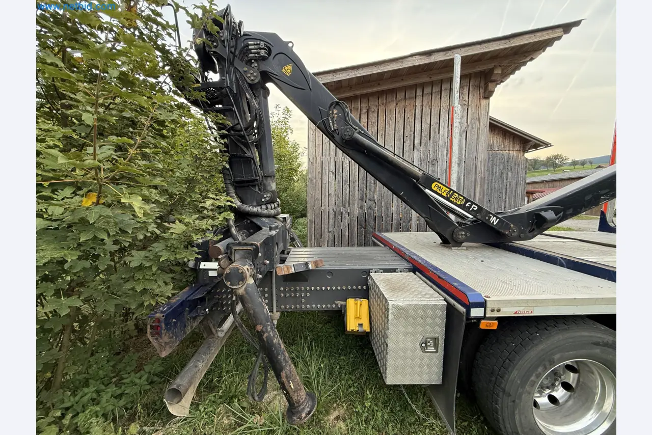 Effiziente Beladung und Holztransport mit dem VOLVO FH16 750 HP 6x4 Rigid inklusive Heckladekran Palfinger EPSILON Q150Z 96-10
