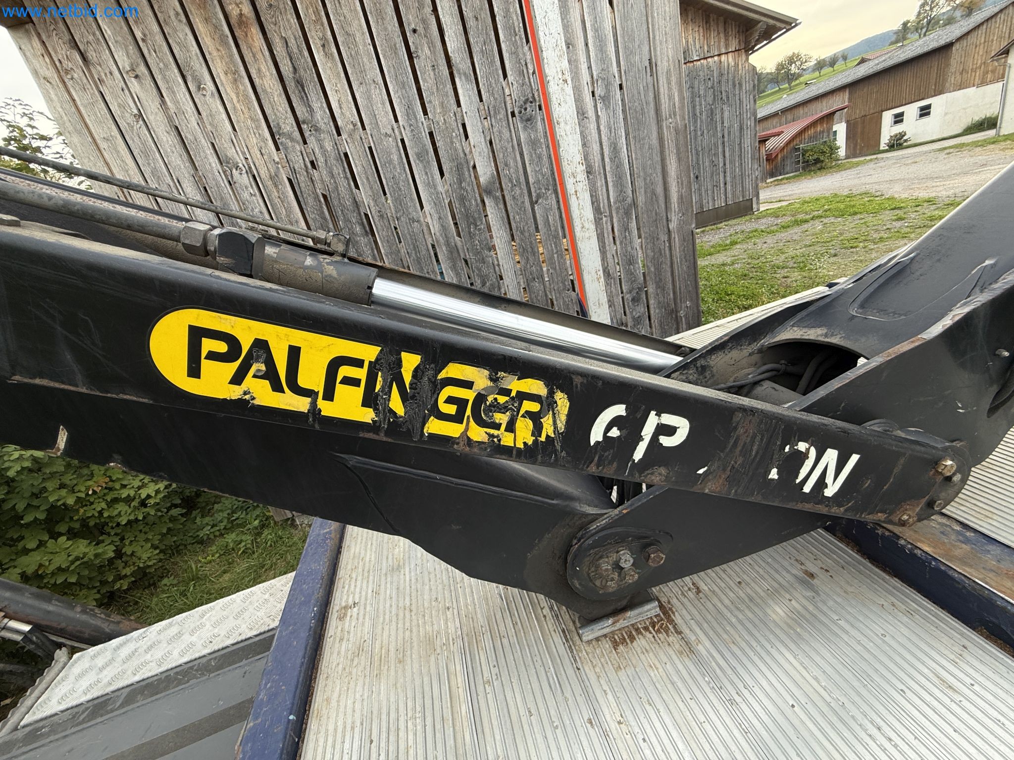Effiziente Beladung und Holztransport mit dem VOLVO FH16 750 HP 6x4 Rigid inklusive Heckladekran Palfinger EPSILON Q150Z 96-15