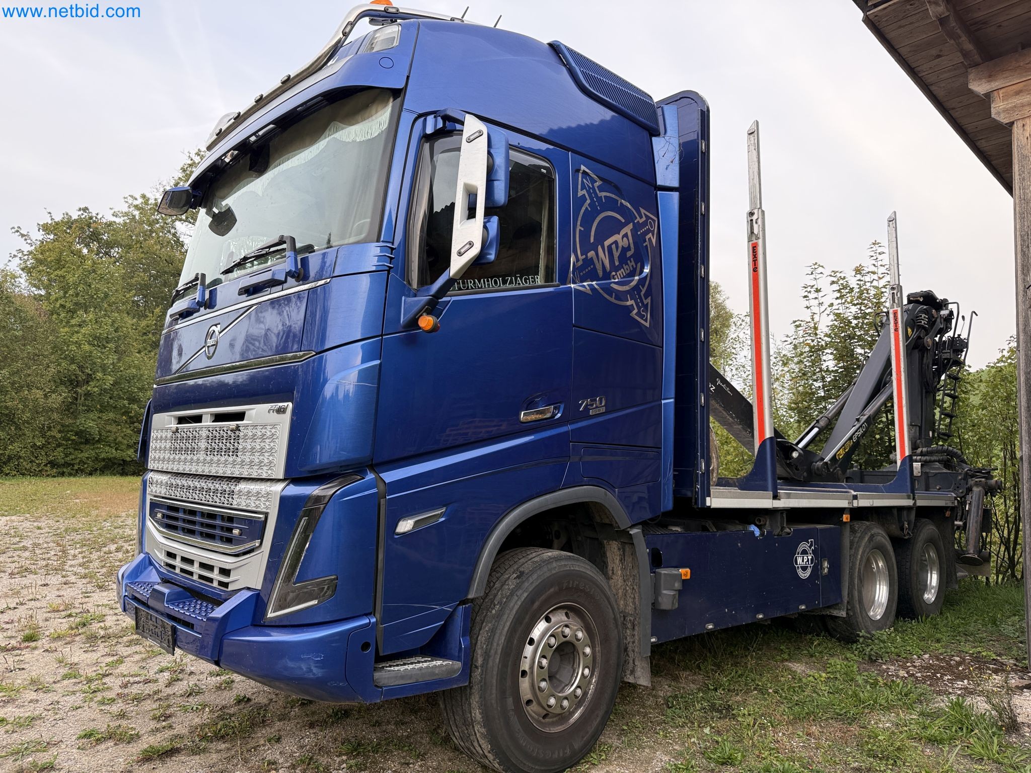 Effiziente Beladung und Holztransport mit dem VOLVO FH16 750 HP 6x4 Rigid inklusive Heckladekran Palfinger EPSILON Q150Z 96-1