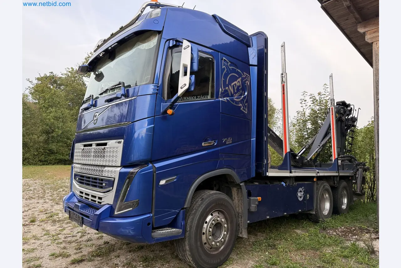 Effiziente Beladung und Holztransport mit dem VOLVO FH16 750 HP 6x4 Rigid inklusive Heckladekran Palfinger EPSILON Q150Z 96-1