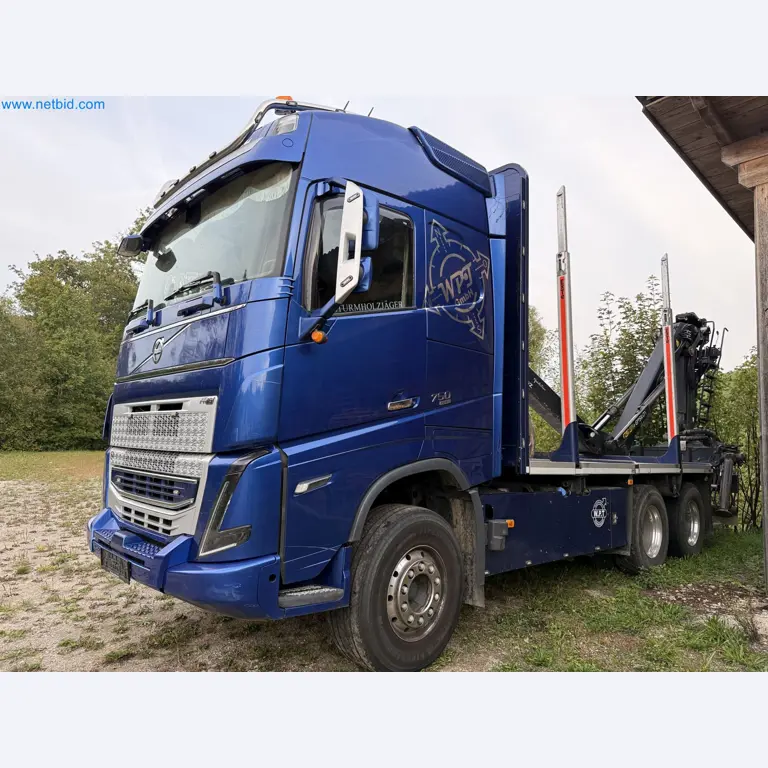 Effiziente Beladung und Holztransport mit dem VOLVO FH16 750 HP 6x4 Rigid inklusive Heckladekran Palfinger EPSILON Q150Z 96-1