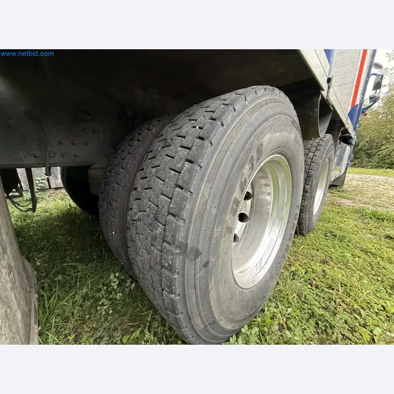 Effiziente Beladung und Holztransport mit dem VOLVO FH16 750 HP 6x4 Rigid inklusive Heckladekran Palfinger EPSILON Q150Z 96-22
