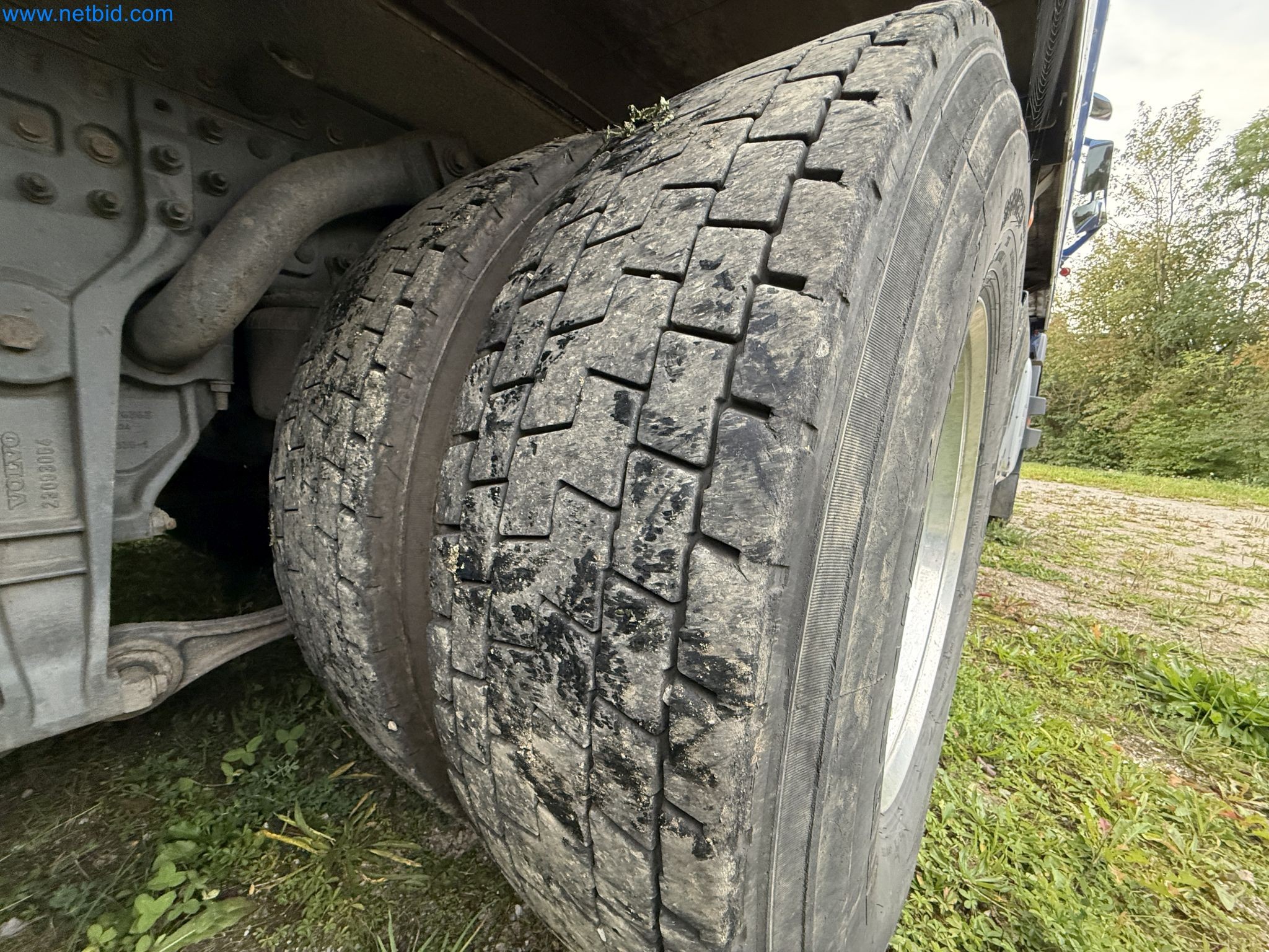 Effiziente Beladung und Holztransport mit dem VOLVO FH16 750 HP 6x4 Rigid inklusive Heckladekran Palfinger EPSILON Q150Z 96-23