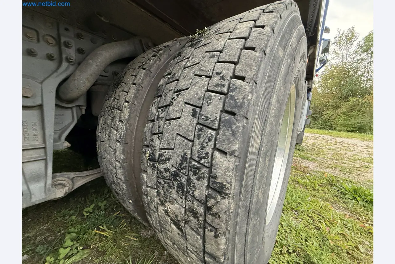 Effiziente Beladung und Holztransport mit dem VOLVO FH16 750 HP 6x4 Rigid inklusive Heckladekran Palfinger EPSILON Q150Z 96-23