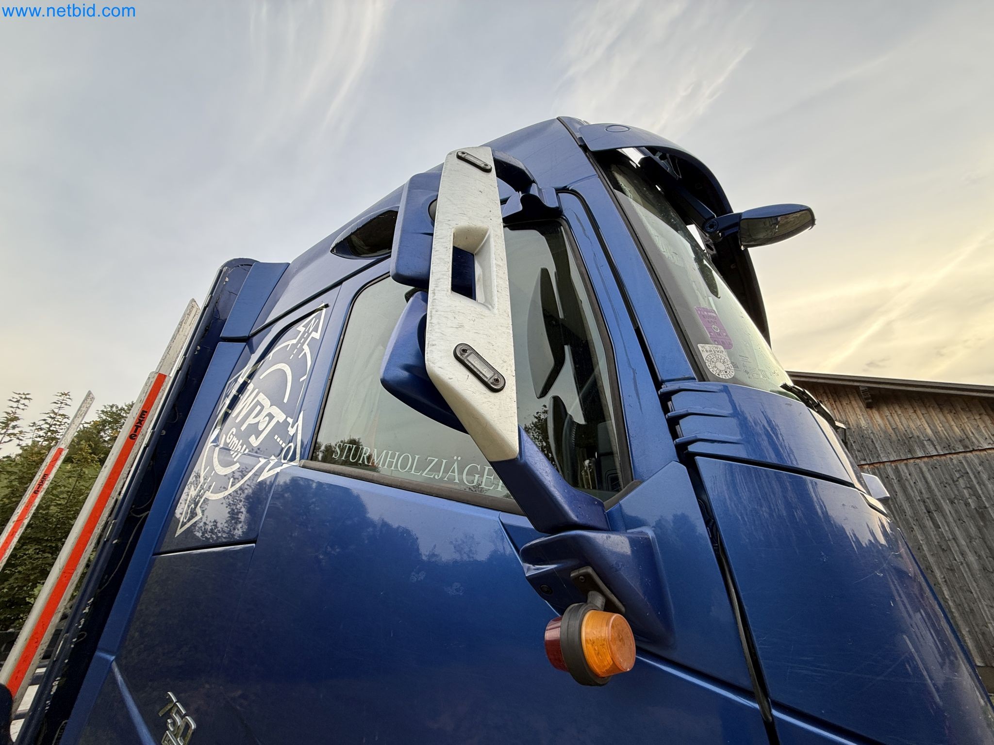 Effiziente Beladung und Holztransport mit dem VOLVO FH16 750 HP 6x4 Rigid inklusive Heckladekran Palfinger EPSILON Q150Z 96-29