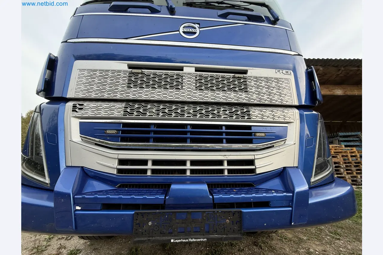 Effiziente Beladung und Holztransport mit dem VOLVO FH16 750 HP 6x4 Rigid inklusive Heckladekran Palfinger EPSILON Q150Z 96-37