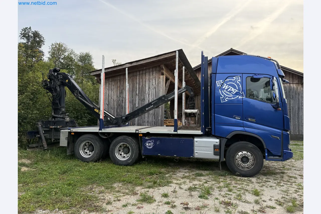Effiziente Beladung und Holztransport mit dem VOLVO FH16 750 HP 6x4 Rigid inklusive Heckladekran Palfinger EPSILON Q150Z 96-3