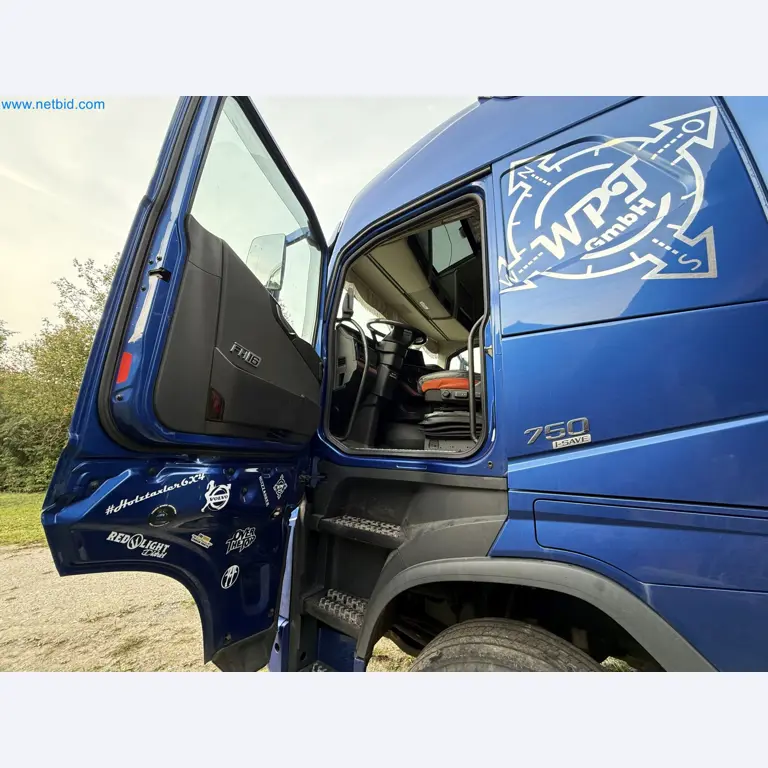 Effiziente Beladung und Holztransport mit dem VOLVO FH16 750 HP 6x4 Rigid inklusive Heckladekran Palfinger EPSILON Q150Z 96-48