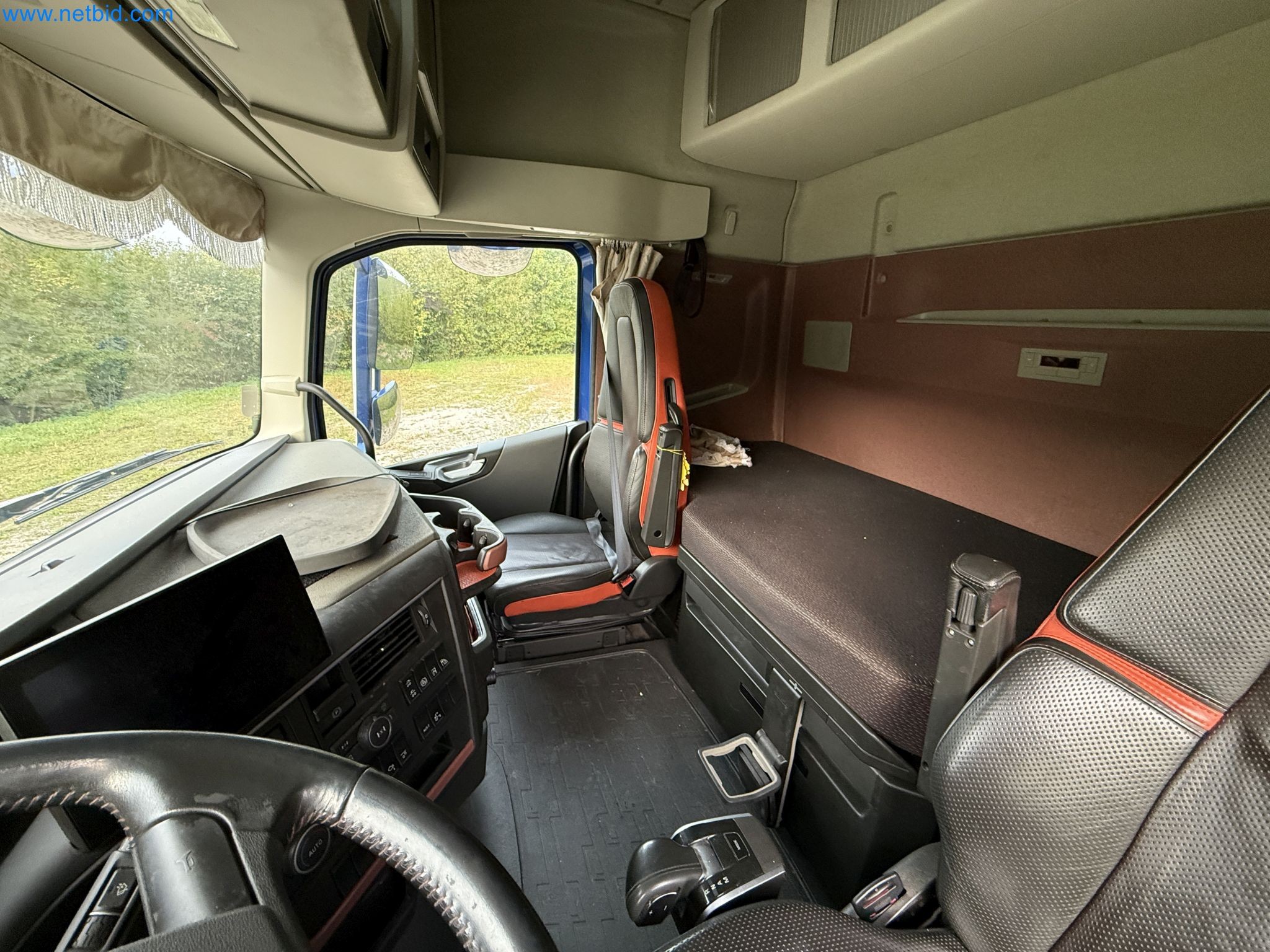 Effiziente Beladung und Holztransport mit dem VOLVO FH16 750 HP 6x4 Rigid inklusive Heckladekran Palfinger EPSILON Q150Z 96-50