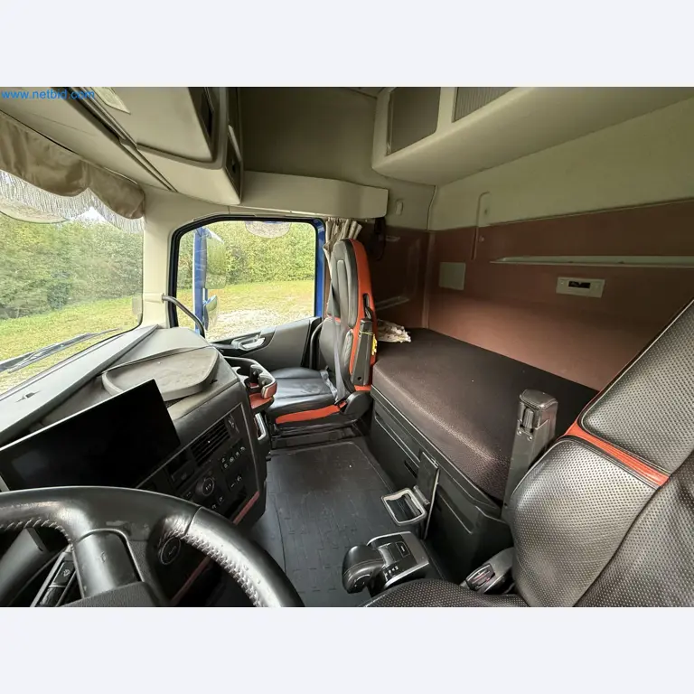 Effiziente Beladung und Holztransport mit dem VOLVO FH16 750 HP 6x4 Rigid inklusive Heckladekran Palfinger EPSILON Q150Z 96-50