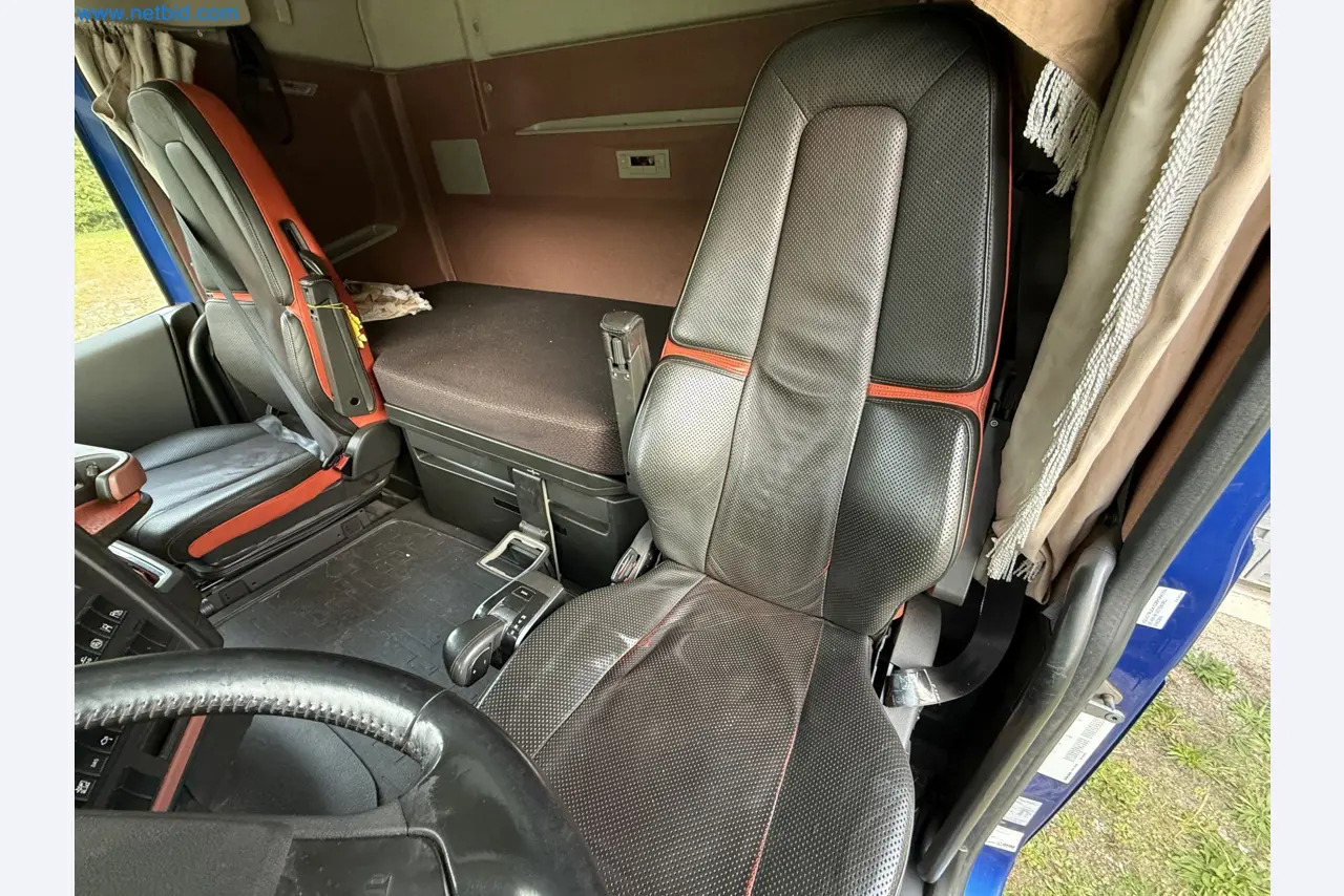 Effiziente Beladung und Holztransport mit dem VOLVO FH16 750 HP 6x4 Rigid inklusive Heckladekran Palfinger EPSILON Q150Z 96-51