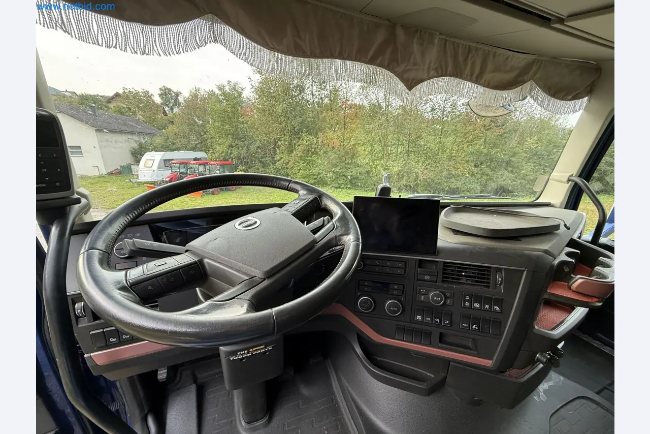 Effiziente Beladung und Holztransport mit dem VOLVO FH16 750 HP 6x4 Rigid inklusive Heckladekran Palfinger EPSILON Q150Z 96-52