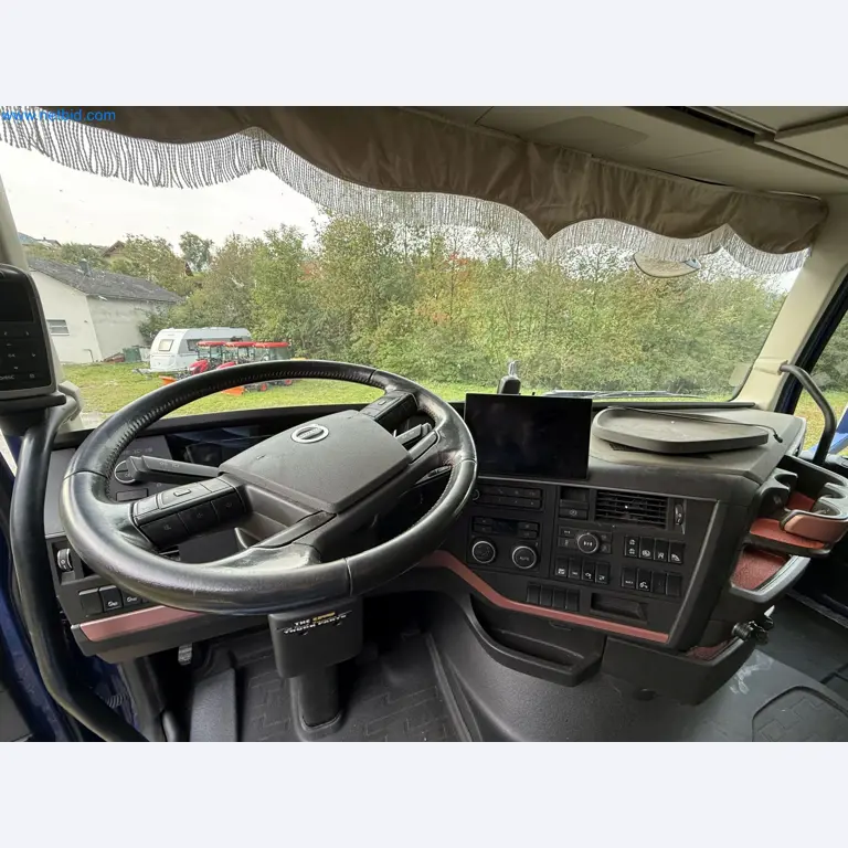 Effiziente Beladung und Holztransport mit dem VOLVO FH16 750 HP 6x4 Rigid inklusive Heckladekran Palfinger EPSILON Q150Z 96-52