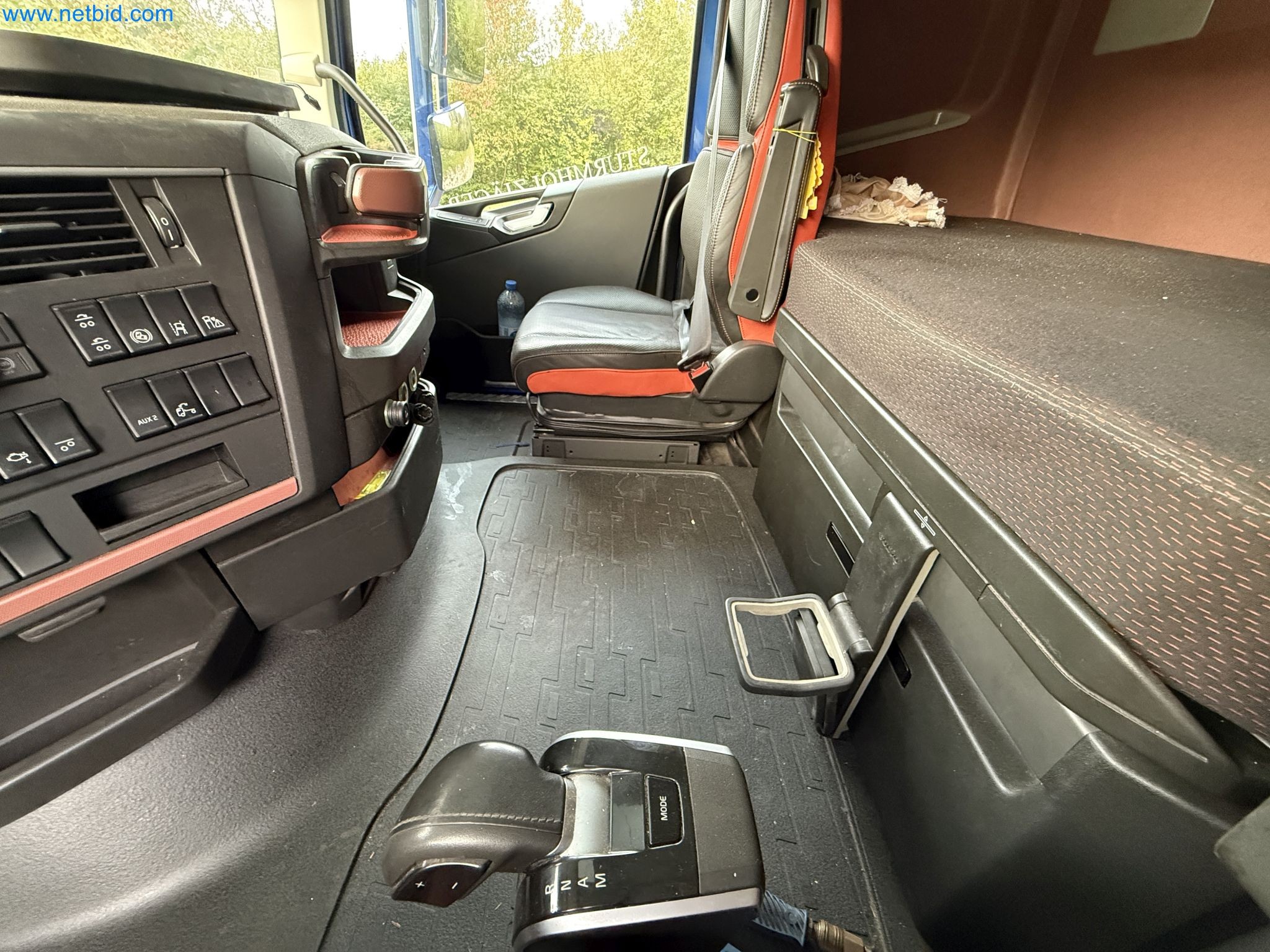 Effiziente Beladung und Holztransport mit dem VOLVO FH16 750 HP 6x4 Rigid inklusive Heckladekran Palfinger EPSILON Q150Z 96-53