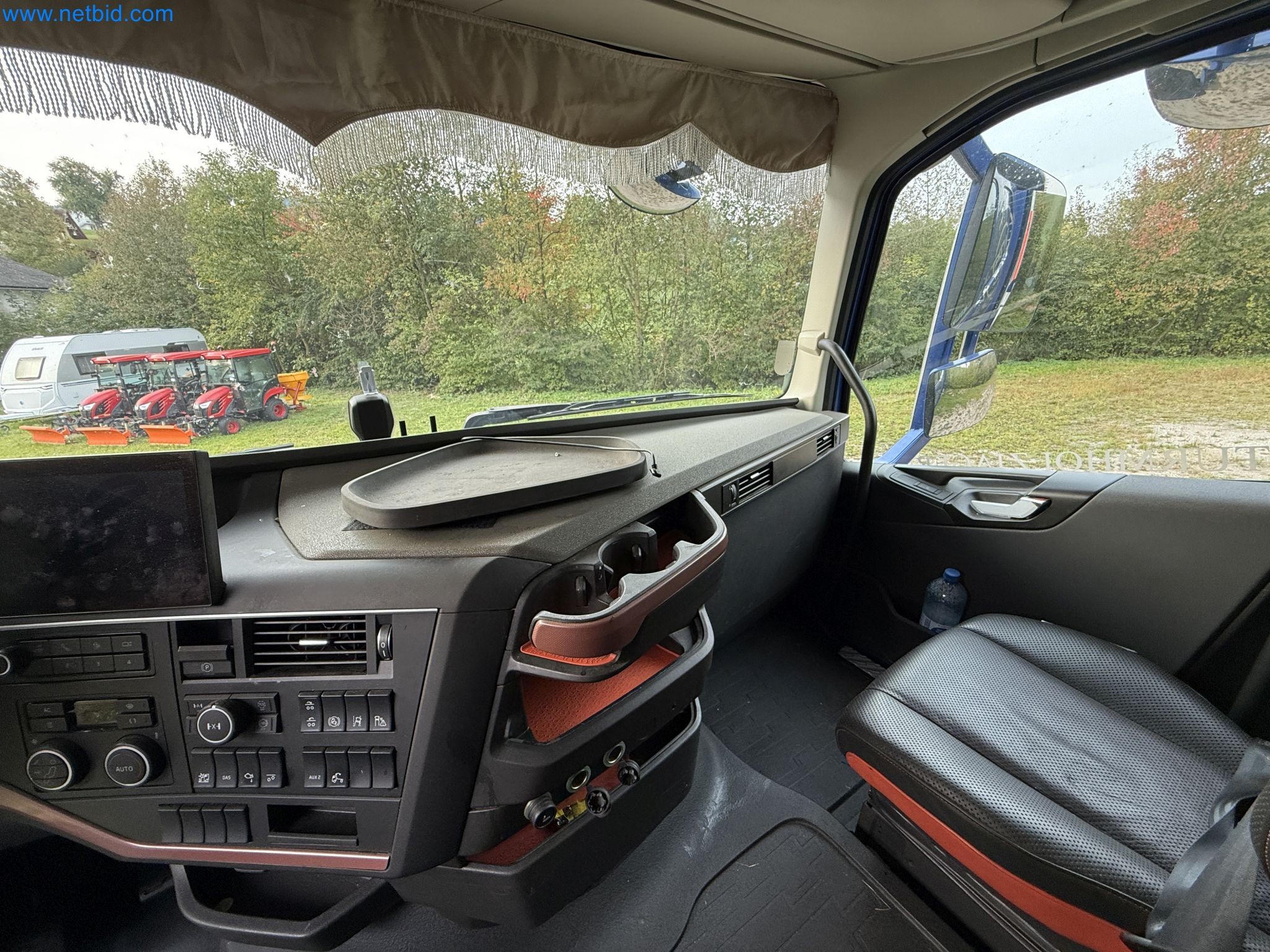 Effiziente Beladung und Holztransport mit dem VOLVO FH16 750 HP 6x4 Rigid inklusive Heckladekran Palfinger EPSILON Q150Z 96-54