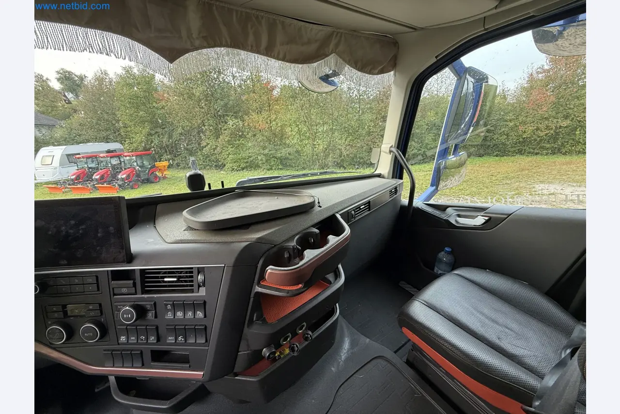 Effiziente Beladung und Holztransport mit dem VOLVO FH16 750 HP 6x4 Rigid inklusive Heckladekran Palfinger EPSILON Q150Z 96-54