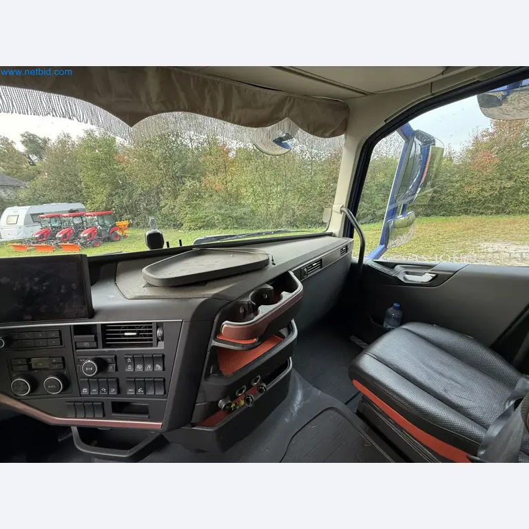 Effiziente Beladung und Holztransport mit dem VOLVO FH16 750 HP 6x4 Rigid inklusive Heckladekran Palfinger EPSILON Q150Z 96-54
