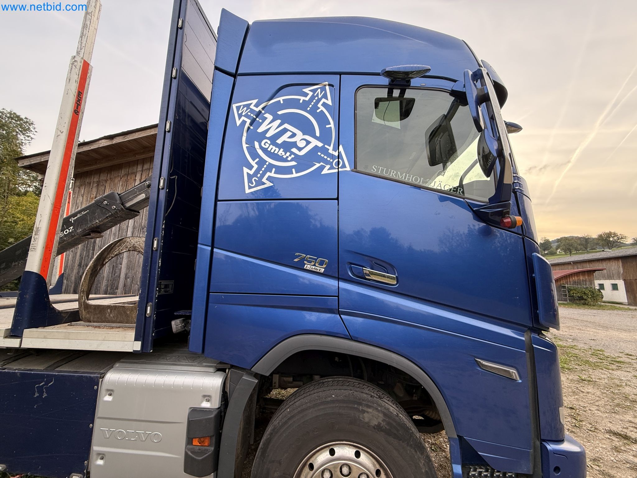 Effiziente Beladung und Holztransport mit dem VOLVO FH16 750 HP 6x4 Rigid inklusive Heckladekran Palfinger EPSILON Q150Z 96-5