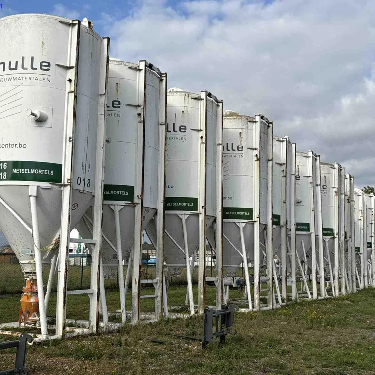 16 Mörtelsilos