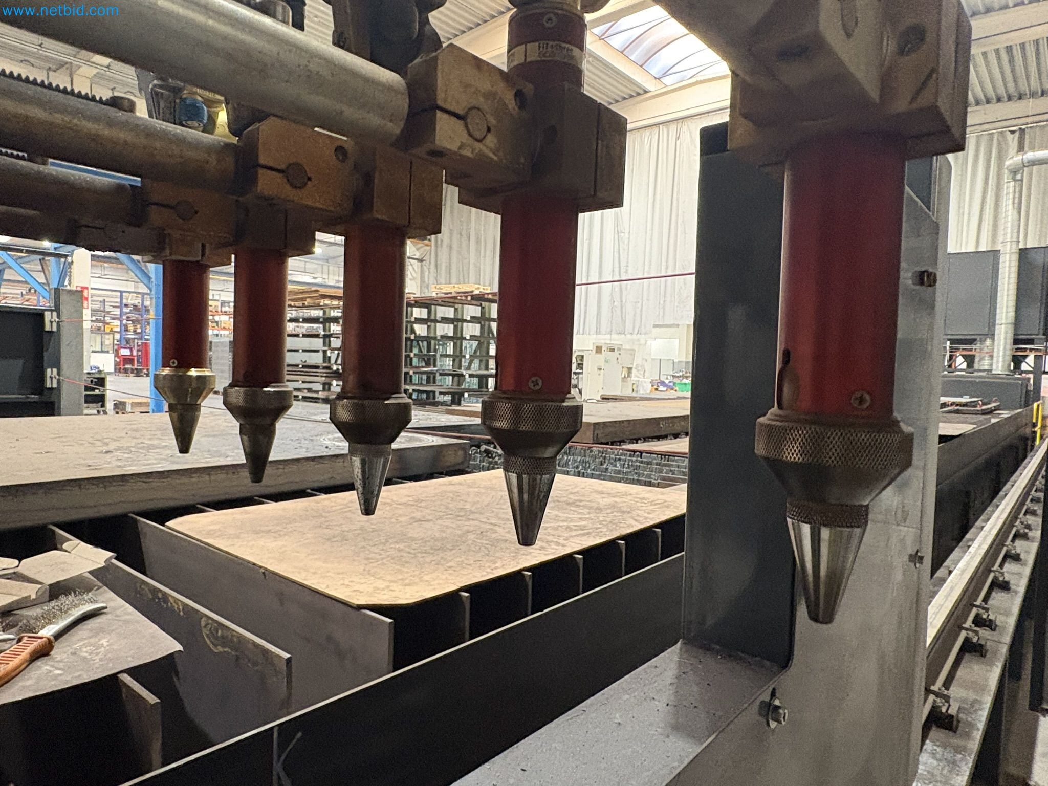 CNC oxy-fuel cutting machine and aluminium double mitre saw-7