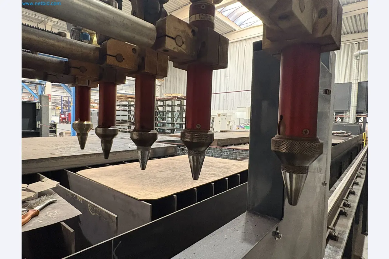 CNC oxy-fuel cutting machine and aluminium double mitre saw-7