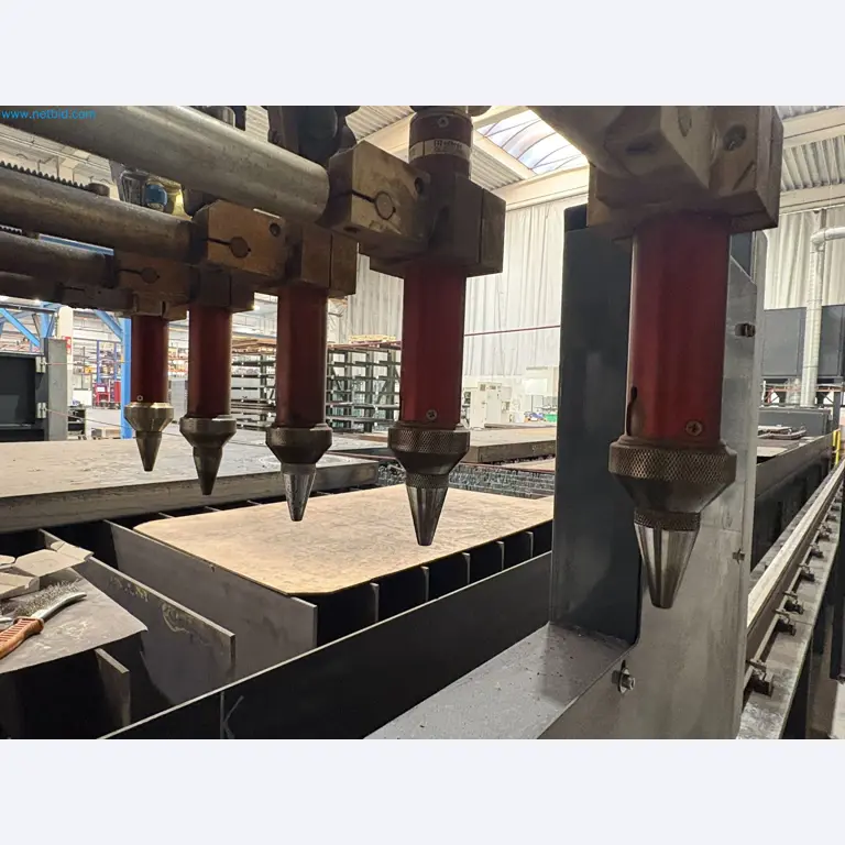 CNC oxy-fuel cutting machine and aluminium double mitre saw-7