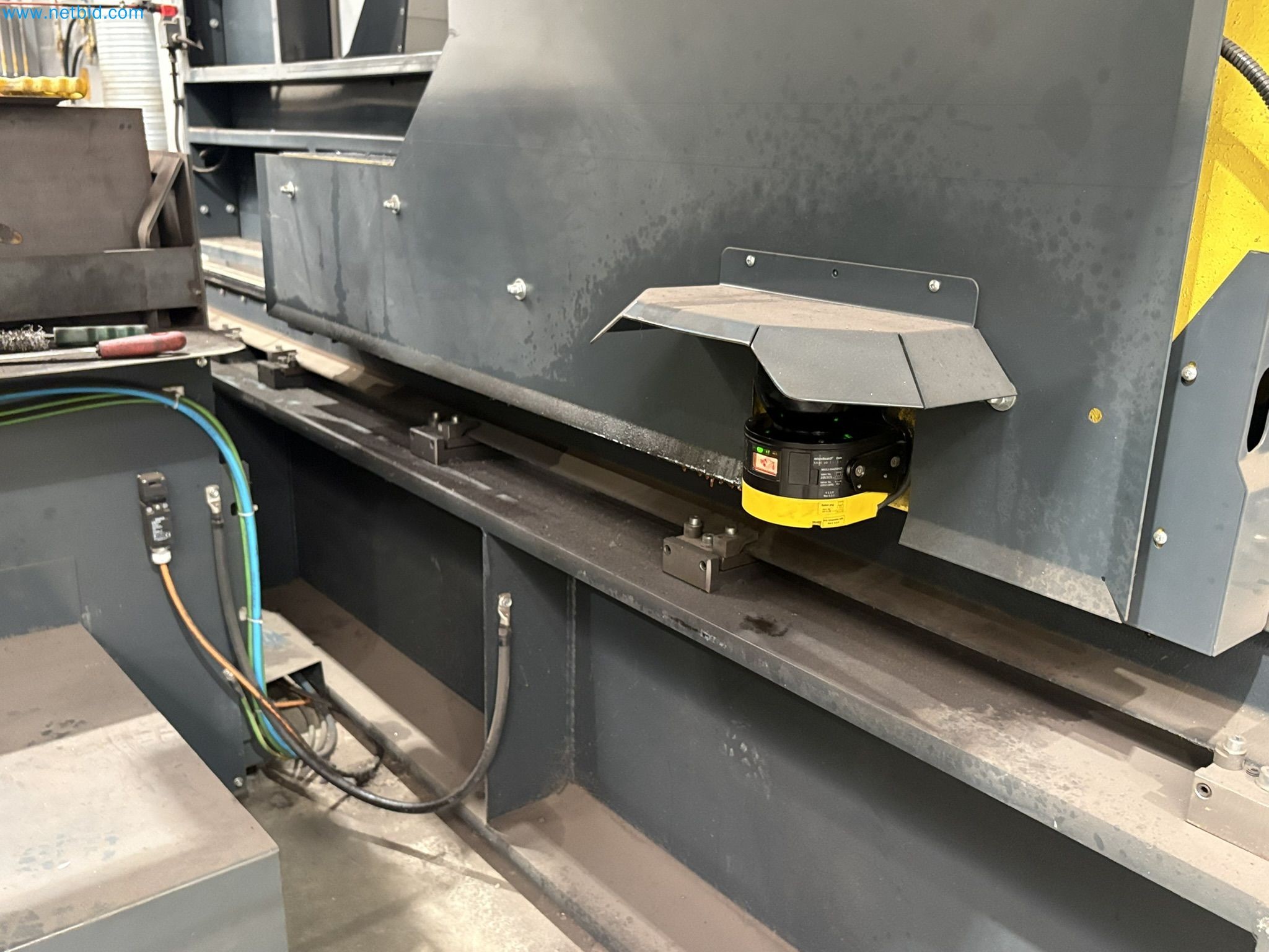 CNC oxy-fuel cutting machine and aluminium double mitre saw-8