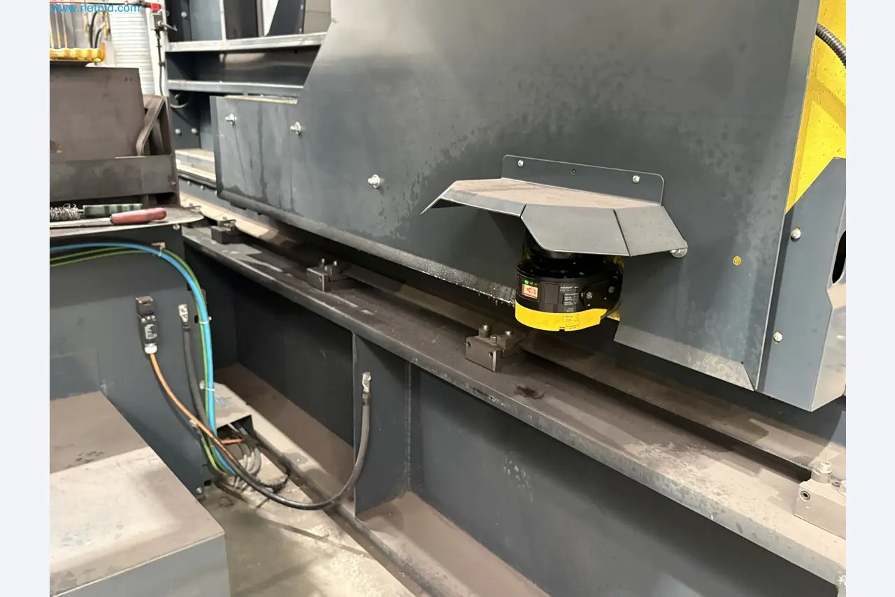 CNC oxy-fuel cutting machine and aluminium double mitre saw-8