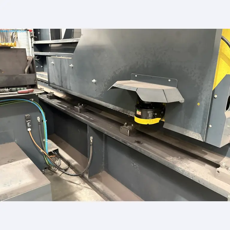 CNC oxy-fuel cutting machine and aluminium double mitre saw-8