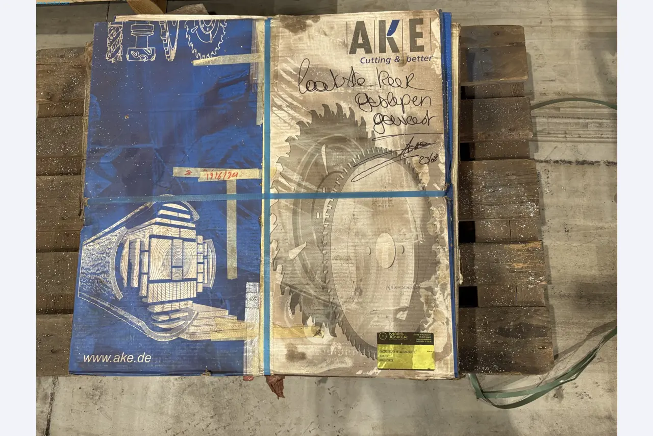 CNC oxy-fuel cutting machine and aluminium double mitre saw-12