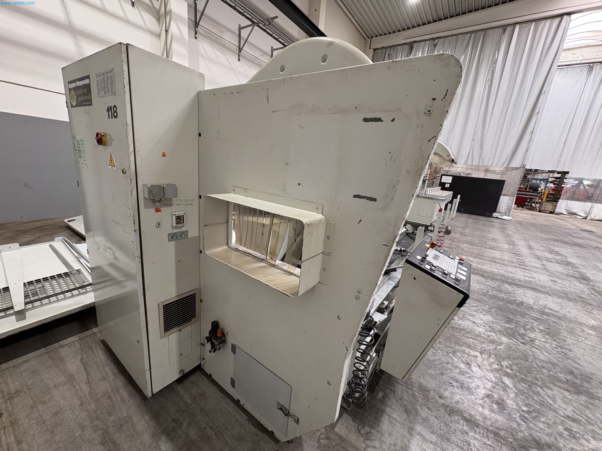 CNC oxy-fuel cutting machine and aluminium double mitre saw-4