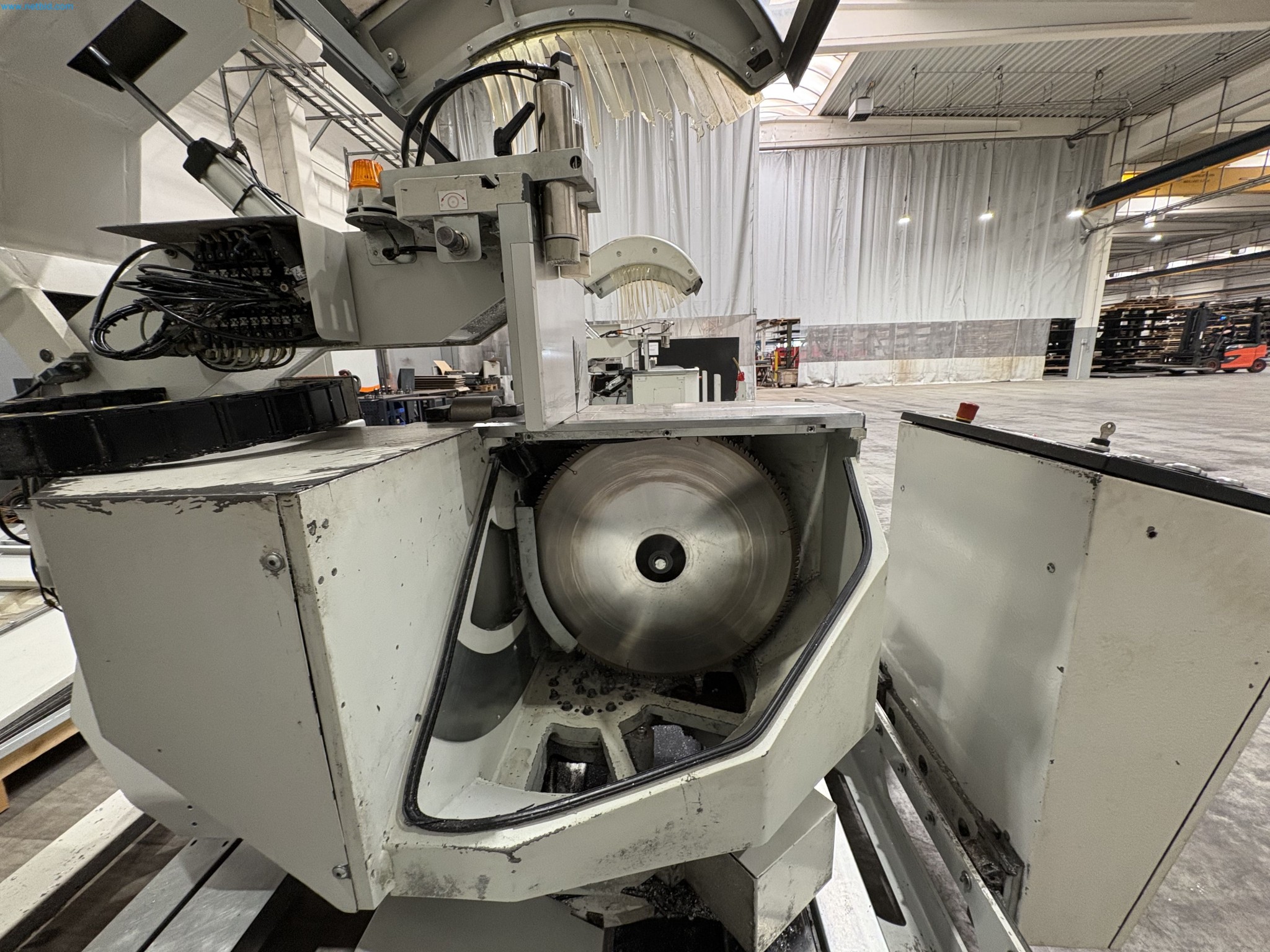CNC oxy-fuel cutting machine and aluminium double mitre saw-5