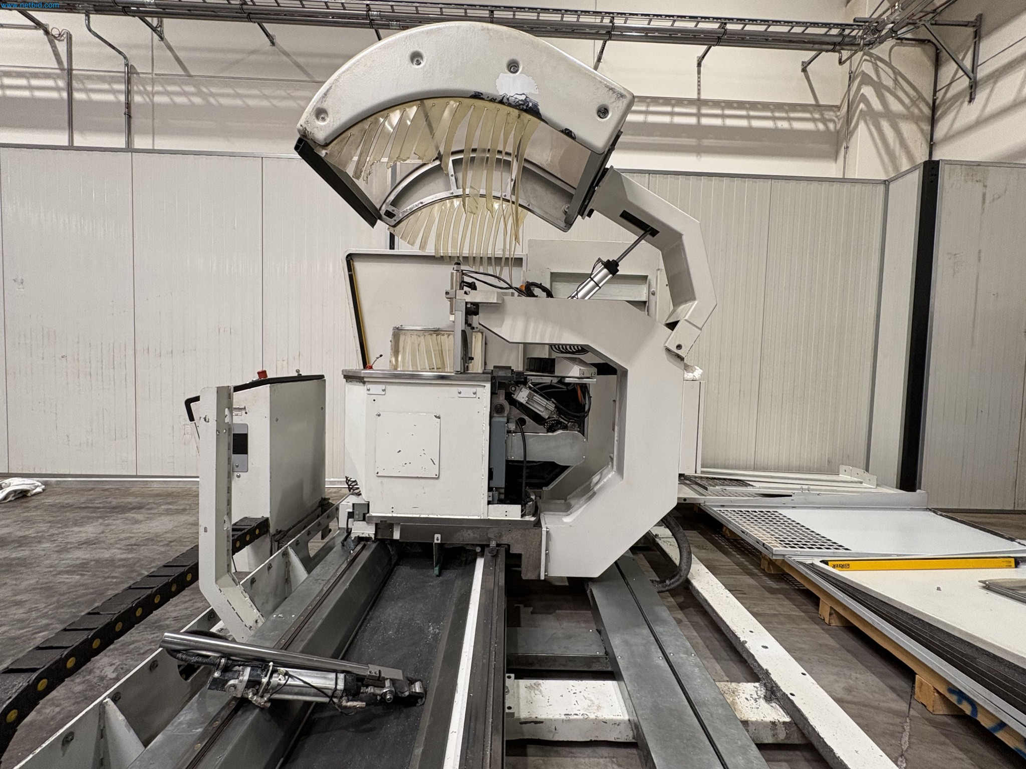 CNC oxy-fuel cutting machine and aluminium double mitre saw-6