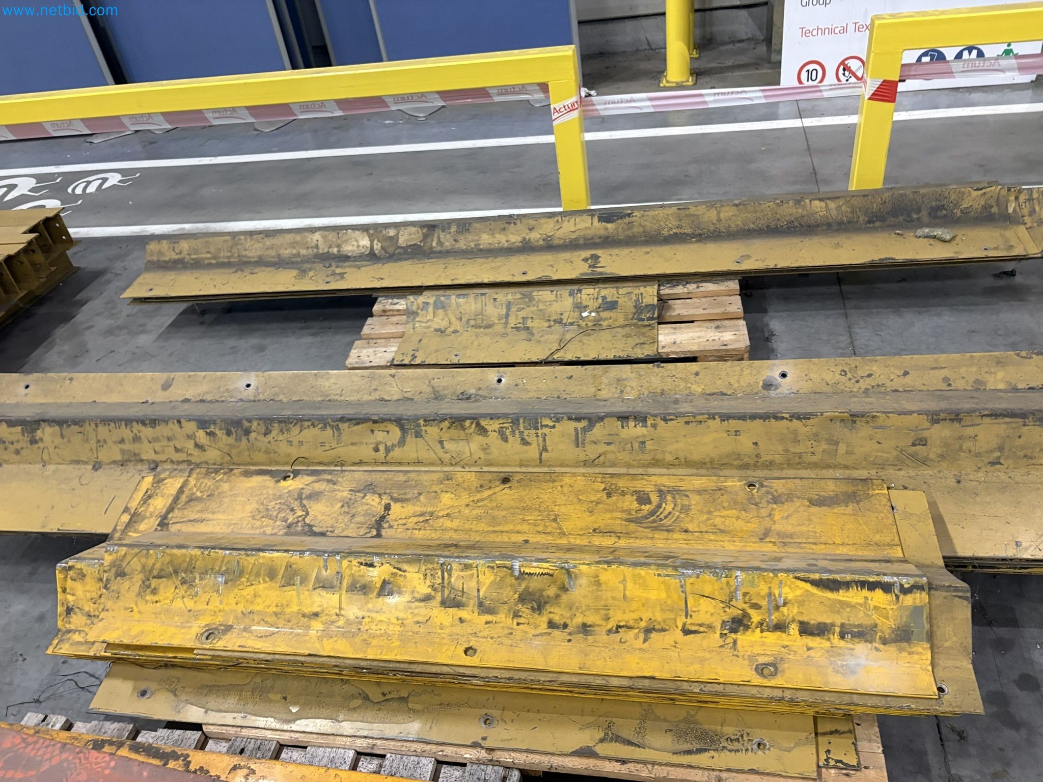 Lagerregale, Büromöbel und MFC-Spanplatten-12