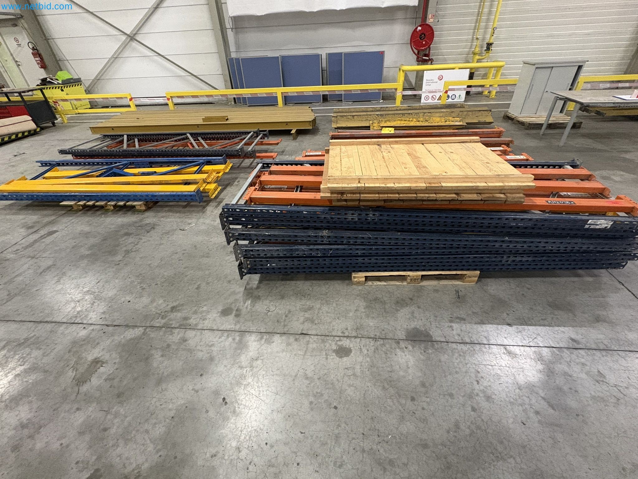 Lagerregale, Büromöbel und MFC-Spanplatten-1