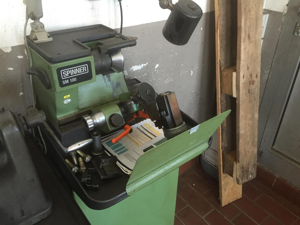 Locksmith machines / workshop equipment-1