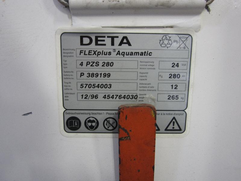 
used forklifts and lifting devices-10