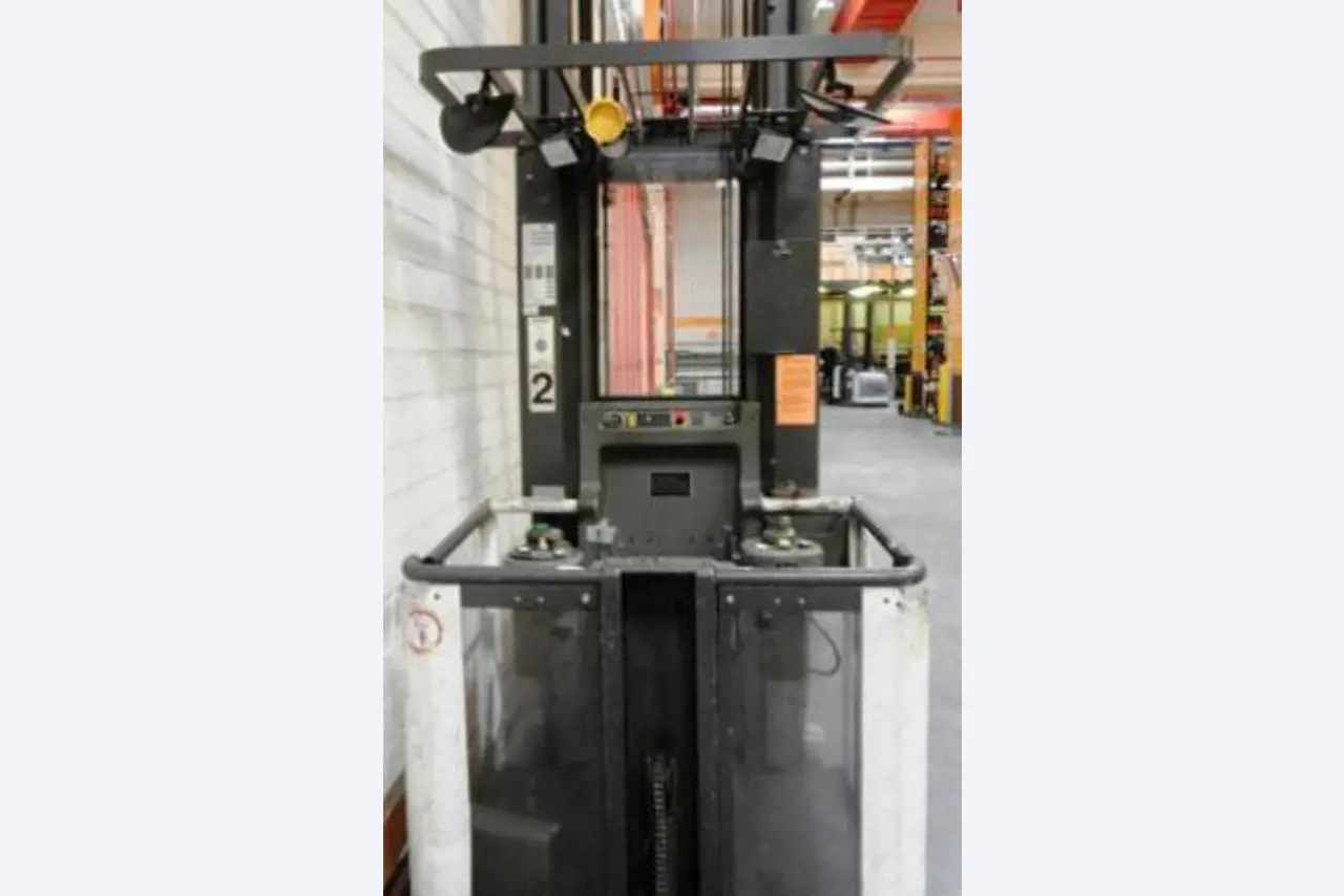 Gepflegte Flurförderfahrzeuge-1