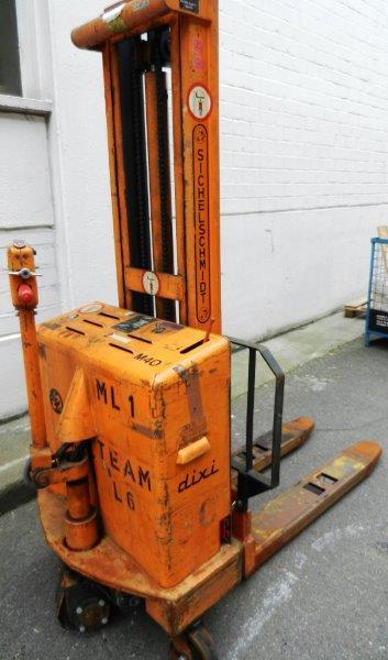 Gepflegte Flurförderfahrzeuge-1