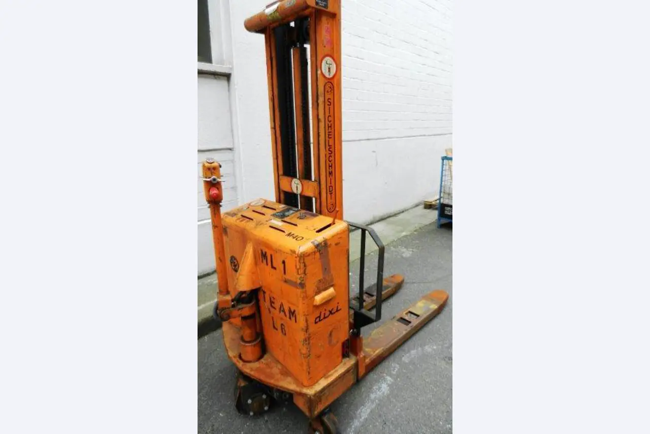 Gepflegte Flurförderfahrzeuge-1