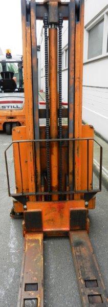 Gepflegte Flurförderfahrzeuge-2