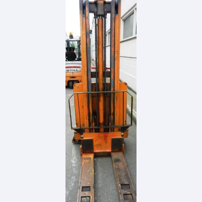 Gepflegte Flurförderfahrzeuge-2