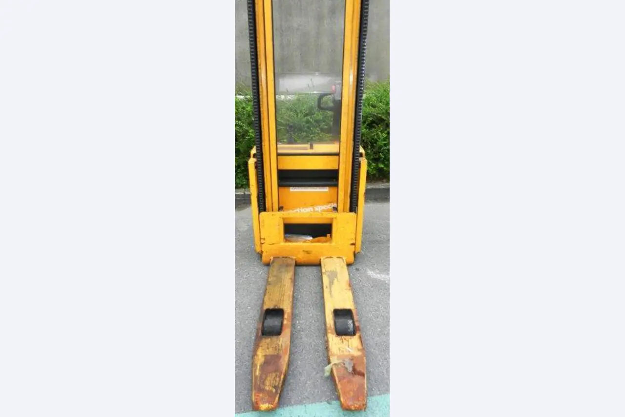 Well-maintained electric transport vehicles-2