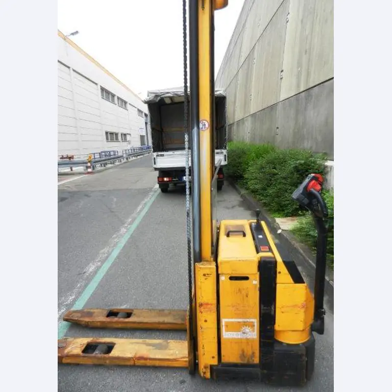 Well-maintained electric transport vehicles-3