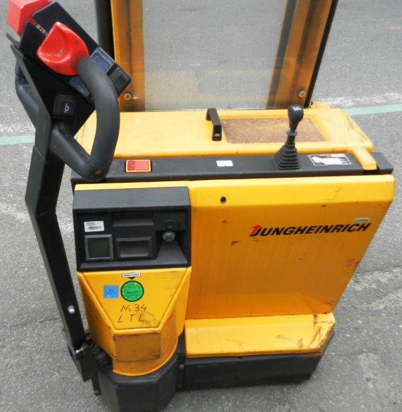 
used forklifts and lifting devices-4