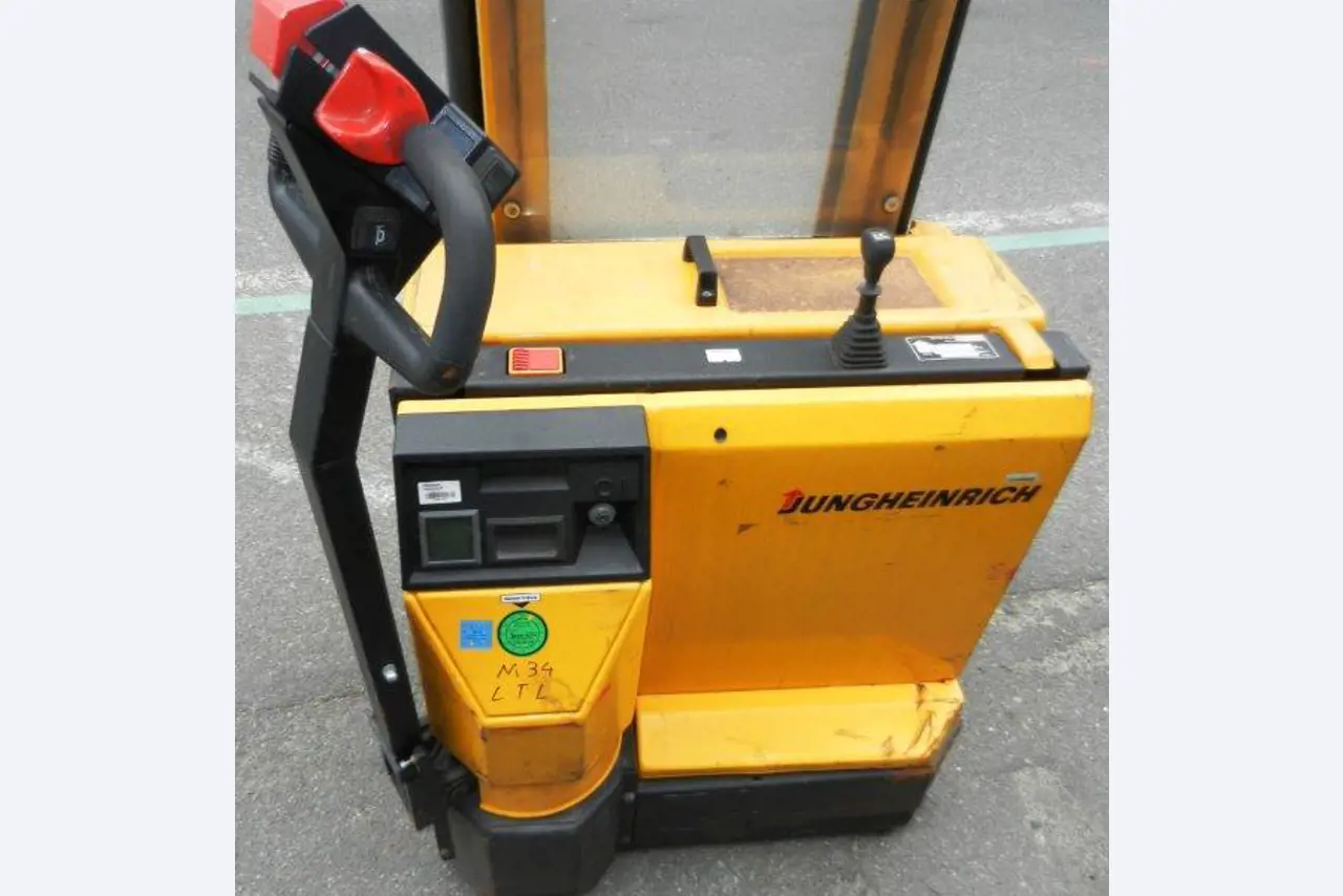 Well-maintained electric transport vehicles-4